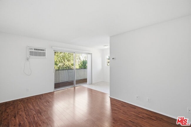 Photo - 14551 Vose St Unit C