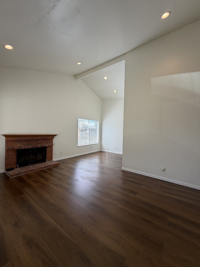 Photo - 44215 Hanstead Ave