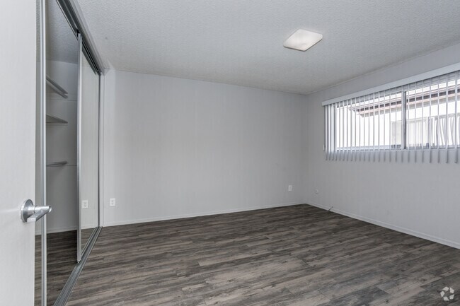 1BR, 1BA - 750 SF - Lido Apartments - 3339 S Canfield Ave