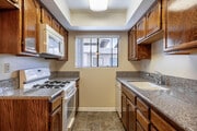 2BR, 2BA - 1,000SF - 515 East Elmwood Ave Apartments