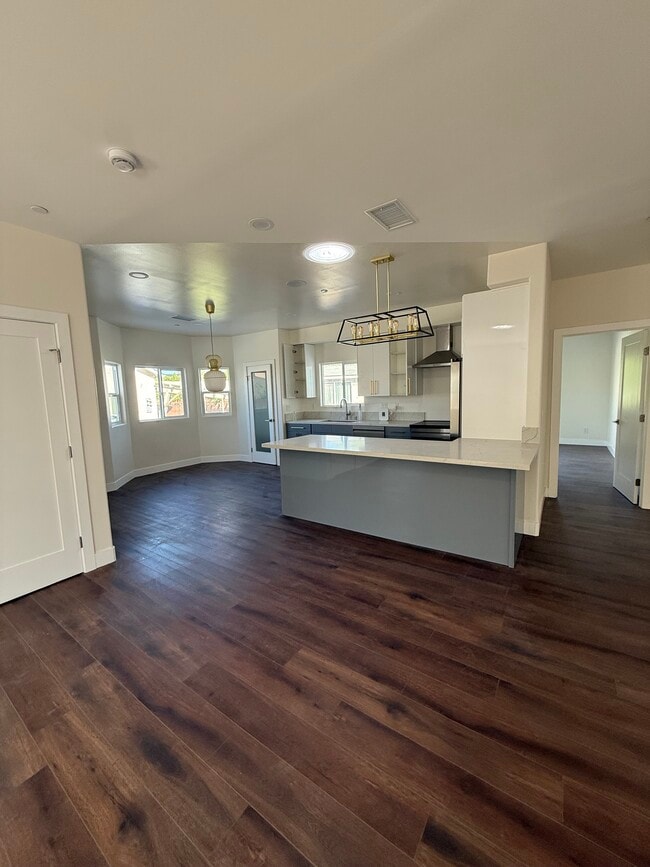 KITCHEN - 6460 Mary Ellen Ave Unit 6462