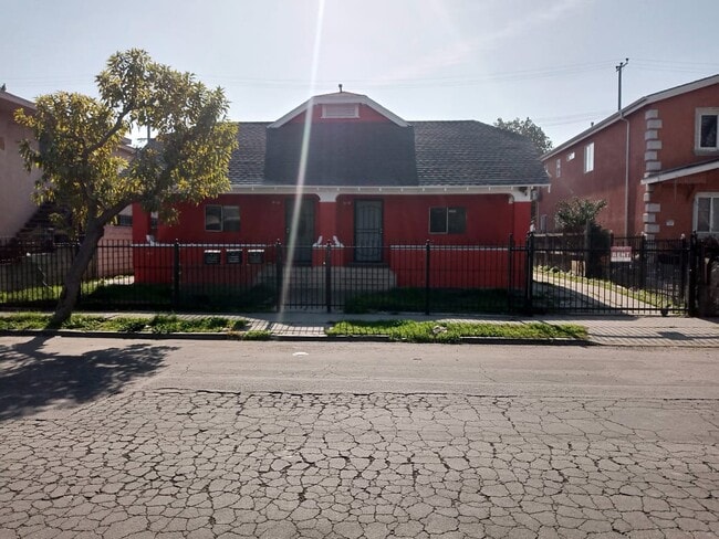 Photo - 632 W 78th St