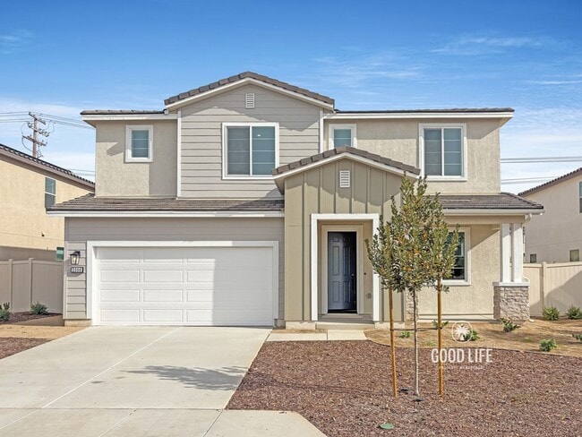 Building Photo - Never-Lived-In Modern 5BR Home with Private Backyard