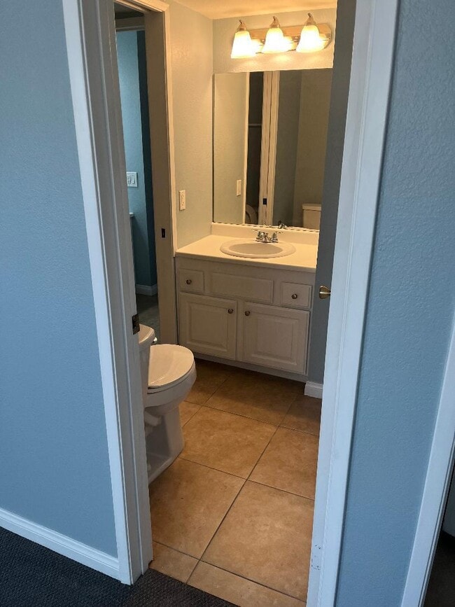 Photo - 5300 E Waverly Dr Unit E5