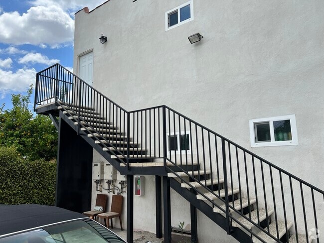 Building Photo - 318 S Chevy Chase Dr Rental