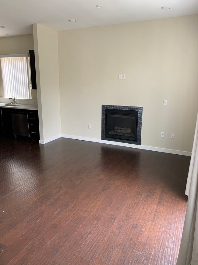 Photo - 14206 Riverside Dr Unit 101