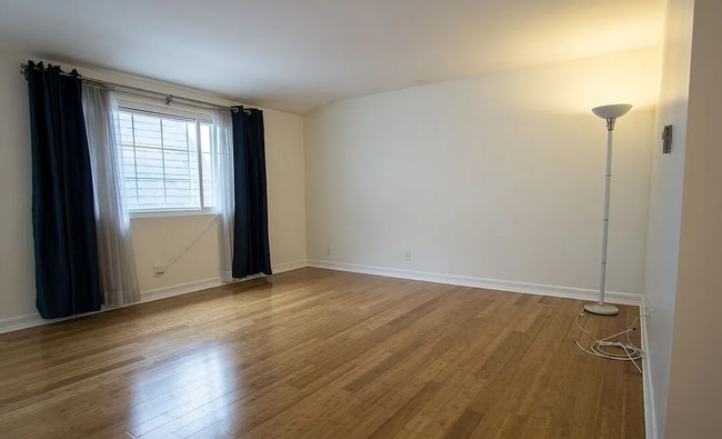 Living Room / Entry - 8130 Redlands St Unit 15