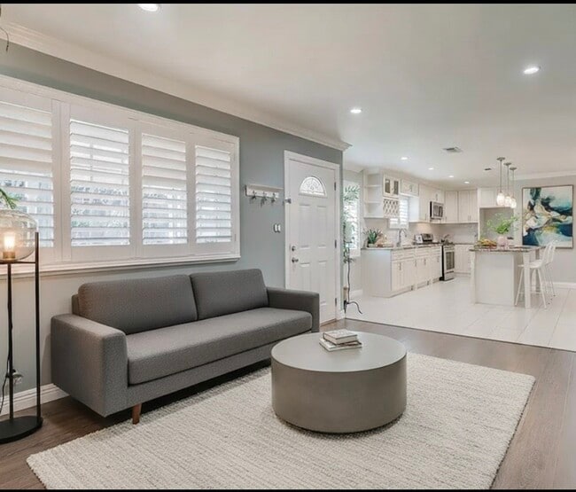 Photo - 1444 Clybourn Ave