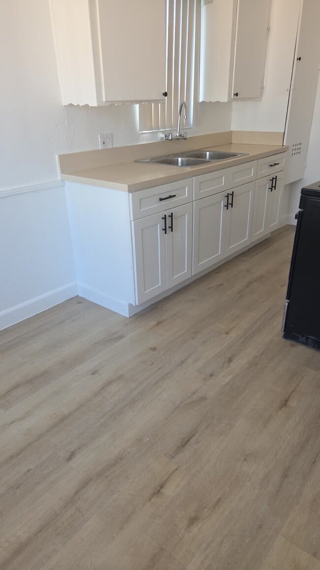 Photo - 10218 State St Unit #E