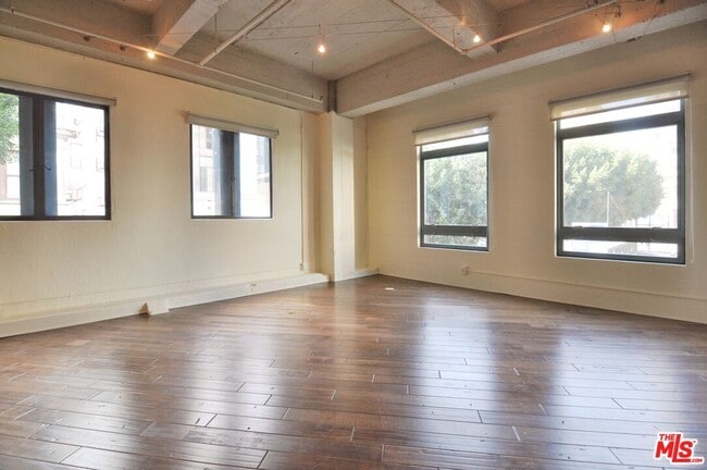 Photo - 849 S Broadway Unit M8