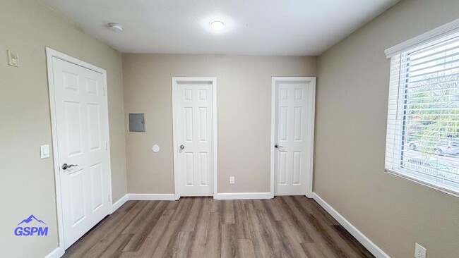 Photo - Las Dos Palmas