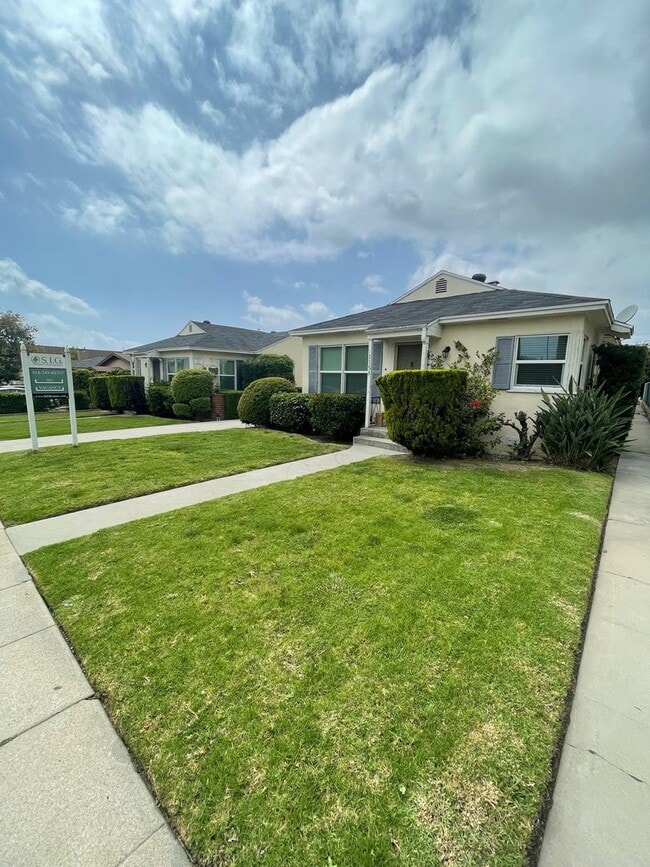 Building Photo - Western, 1151-1153 Unit 1151 #C