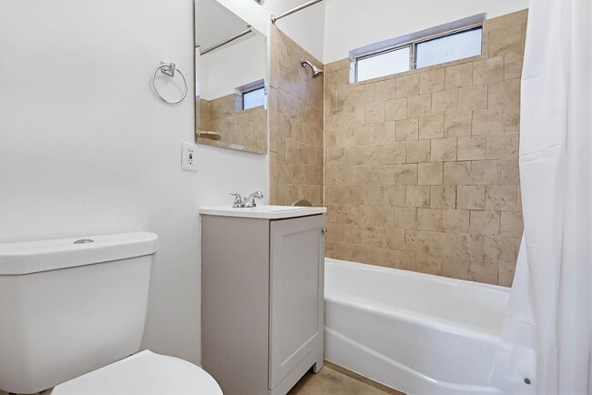 Photo - 2431 S Ridgeley Dr Unit 02