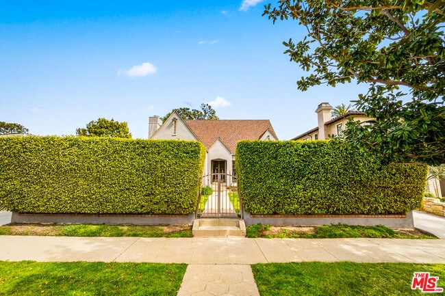 Photo - 650 S Gretna Green Way