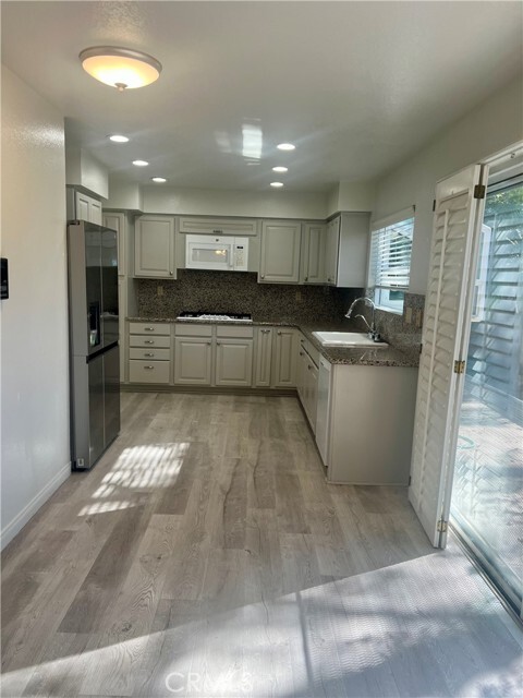 Photo - 5018 Evanwood Ave