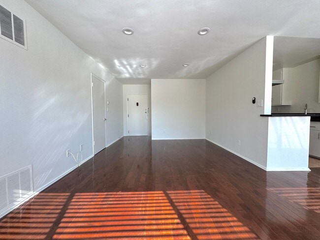 Photo - Spacious Top Floor 1 Bedroom in West Hollywood! Unit 11