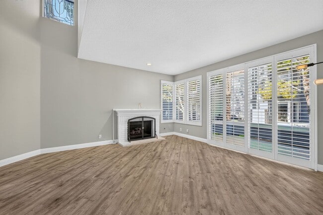 Photo - 104 Hartford Dr