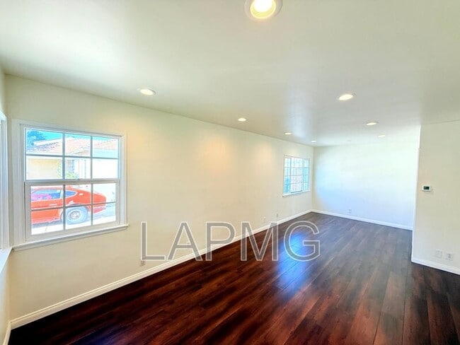 Photo - 17535-17537 Baltar Street