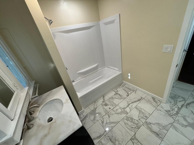 Photo - 526 W 49th St