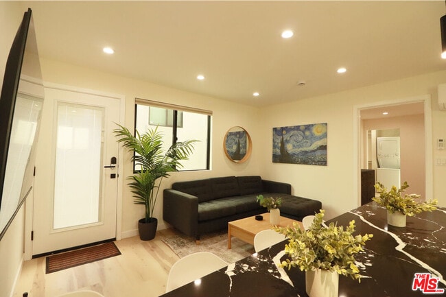 Photo - 9024 Phyllis Ave