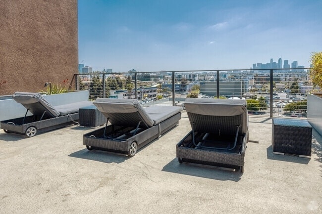 Floor Plan - 2 Bed 2 Bath - 948 sqft