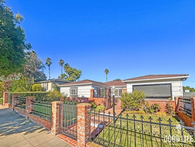 Building Photo - Beautiful 3BD/2BA W/ Private Pool, Garage, and A/C in Ocean Beach!