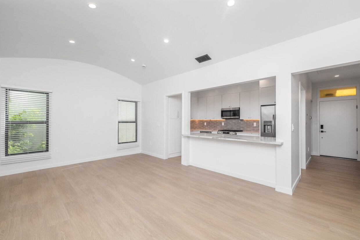 3D Tour - 9940 Robbins Dr