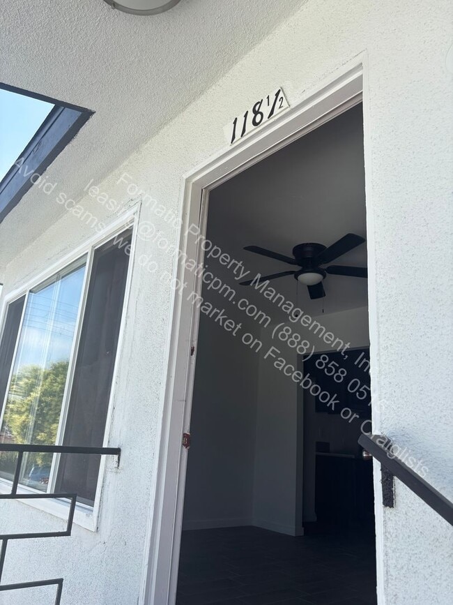 Building Photo - 118-120 E Century Blvd Unit 118 1/5 Rental