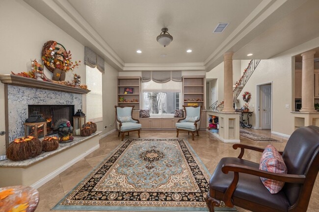 Photo - Expansive estate style home - 5 minute drive to SDSU!