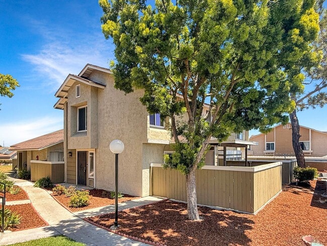Building Photo - Spacious 3BR/2BA with Private Yard in Para... Rental