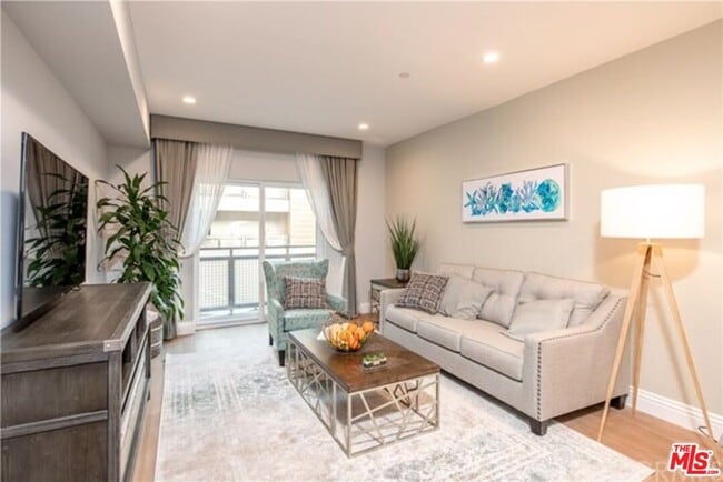 Photo - 2939 Leeward Ave Unit 317