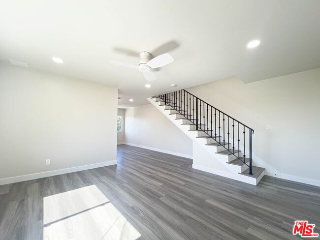 Photo - 6535 Pickering Ave