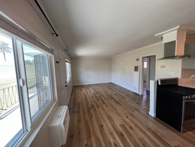 Building Photo - 2185 Pacific Ave Unit #3