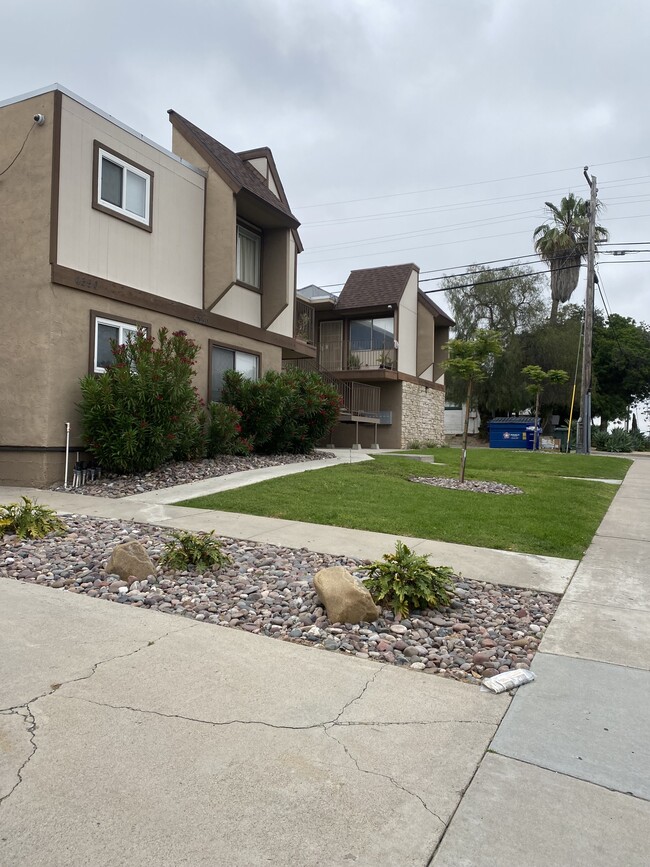 Building Photo - 4350 Maple St