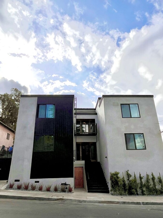 Photo - SUT - 1314 Sutherland St Apartments