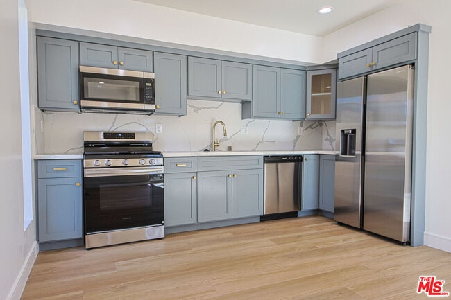 Photo - 10801 Kling St