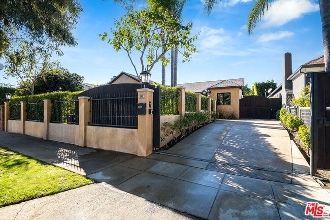 Photo - 139 S Kilkea Dr