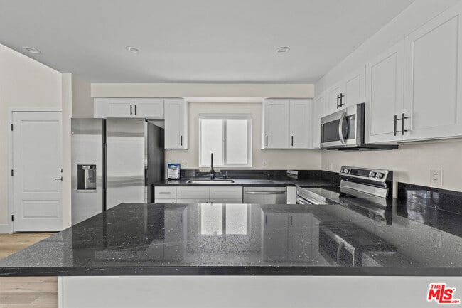 Photo - 546 N Genesee Ave