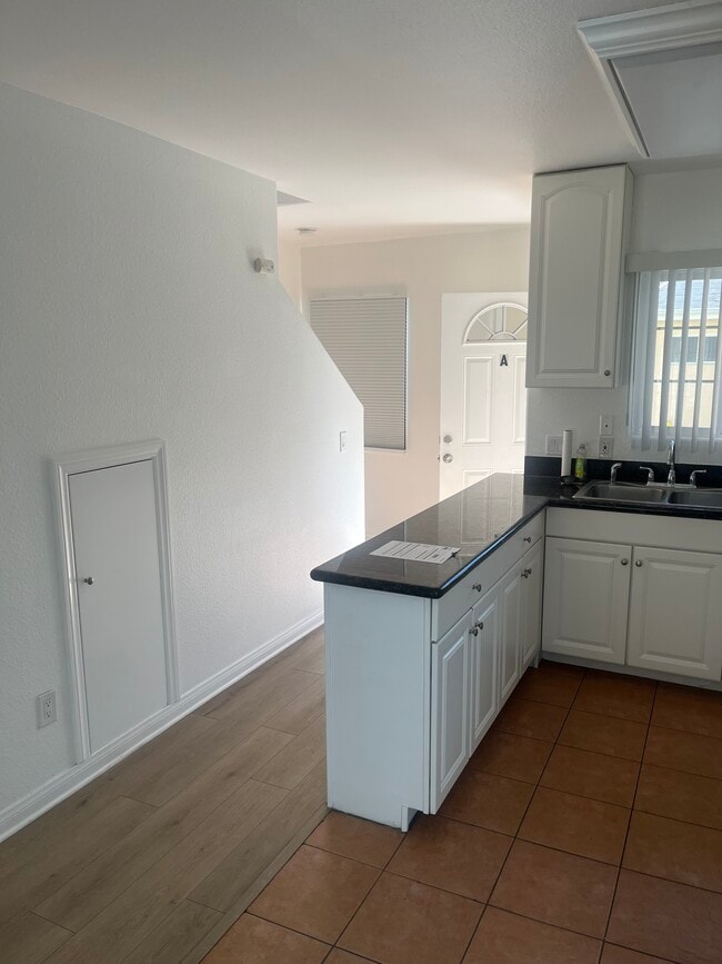 Photo - 12627 Oxnard St