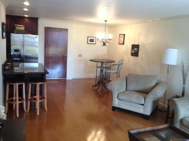 Photo - "Chic Urban Retreat: Cozy 1-Bedroom Oasis in the Heart of San Diego!"