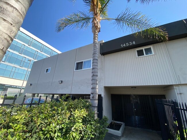 Photo - 14534 Saticoy St Unit 4