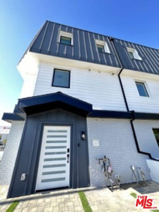 Photo - 4805 Matilija Ave