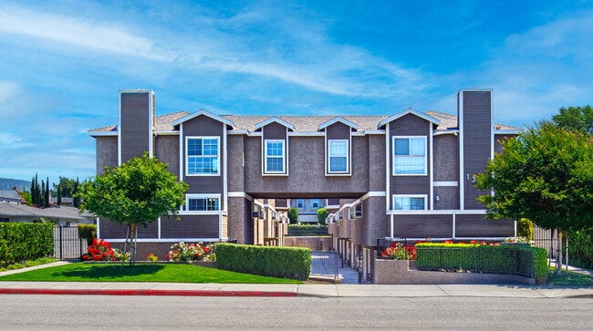 Photo - 1300 S Mayflower Ave Townhome