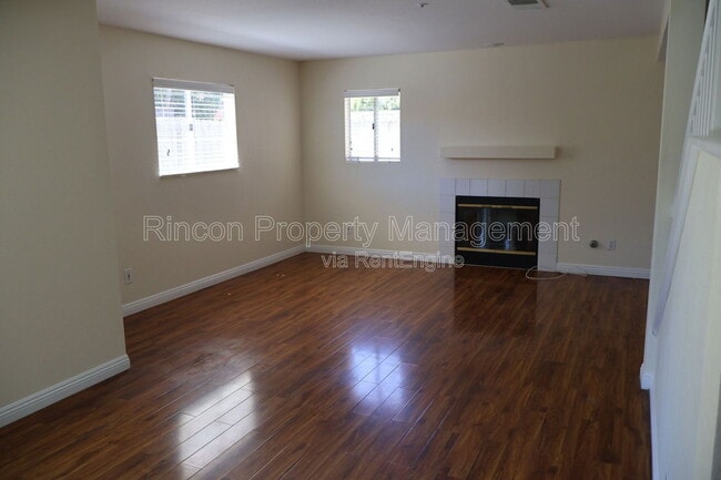 Photo - 225 Cinnamon Oak Ave