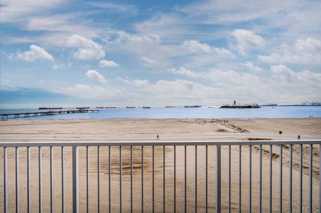 Photo - 16 S 36th Pl