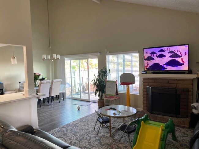 Photo - 2397 Donnington Way