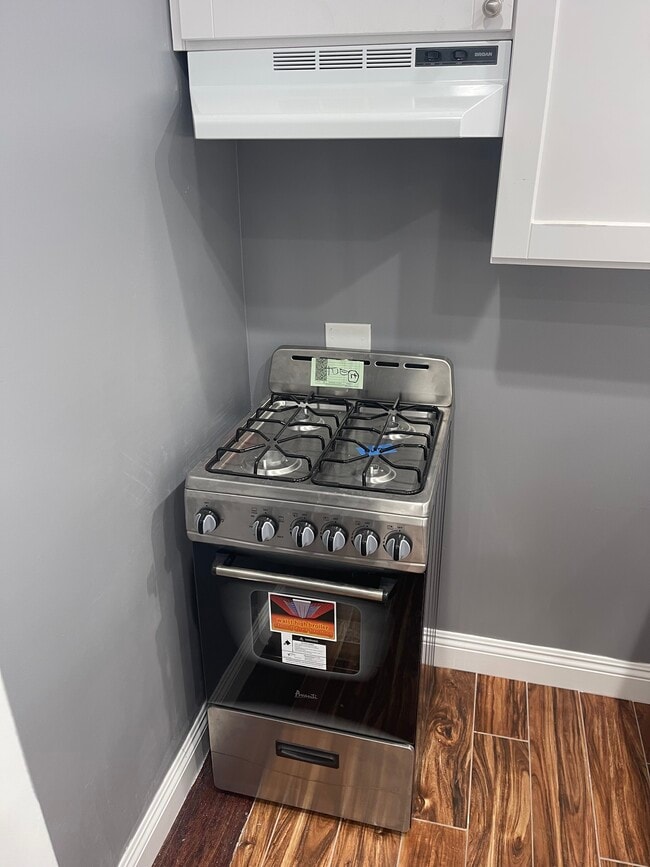 electric range - 508 S Catalina Ave Unit C