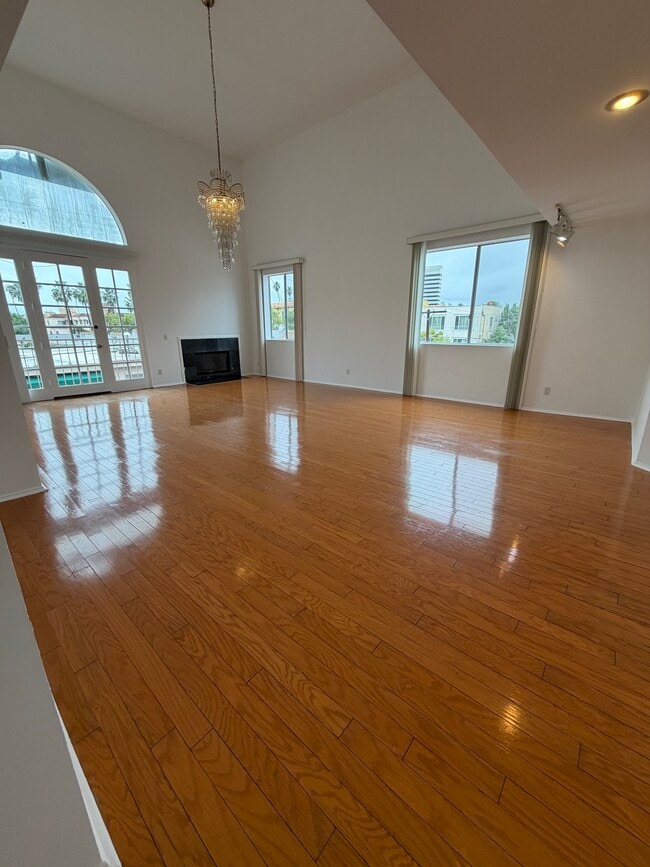 Photo - 1409 S Saltair Ave Unit 303