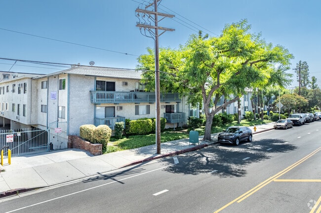 Photo - Woodridge Apartments