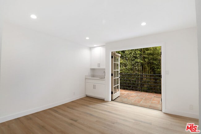 Photo - 824 Westmount Dr Unit 2